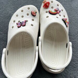 White Crocs w Jibitz Size 6M 8W GUC